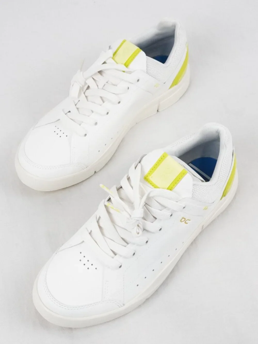 ON THE ROGER Centre Court Sneakers In White/Limelight - Women's Size 9 - NEW